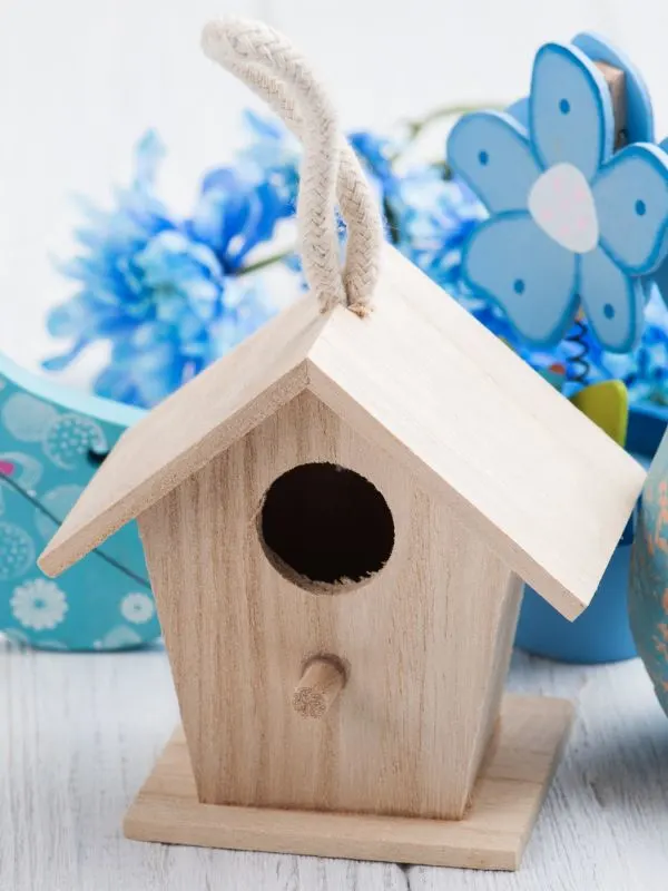 birdhouses are great wood projects to make and sell