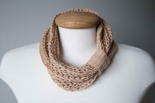some knitted gifts for coworkers, showers, birthdays or holidays, below you will find 8 quick gifts to knit this weekend. 