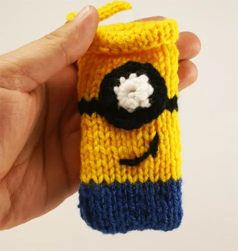 some knitted gifts for coworkers, showers, birthdays or holidays, below you will find 8 quick gifts to knit this weekend. 