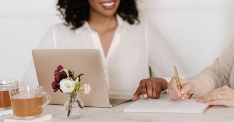 how to become a wedding planner