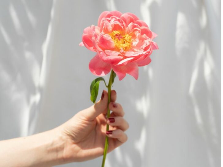 How To Sell Pictures Of Your Hands For Cash