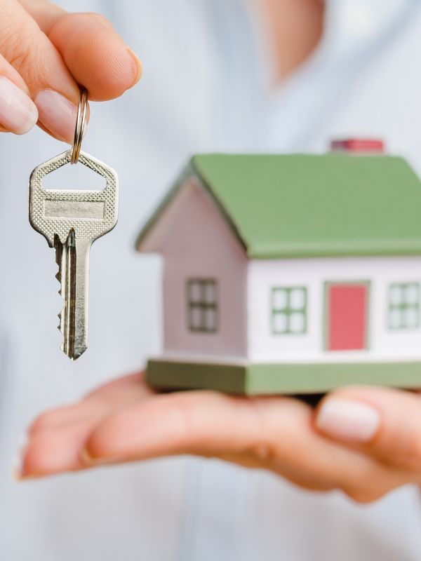 Best Side Hustles For Real Estate Agents
